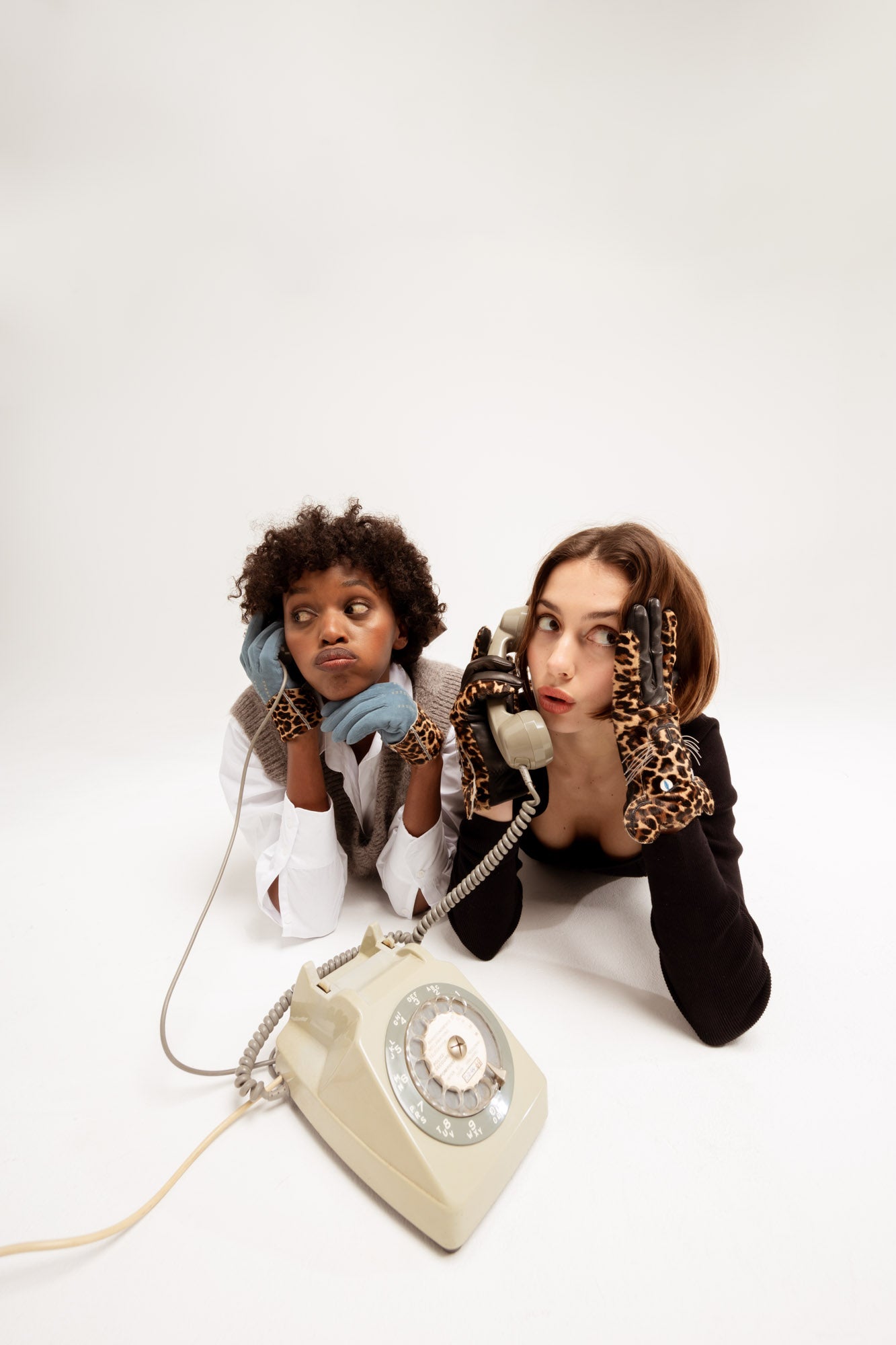 AGNELLE Panthere leather gloves