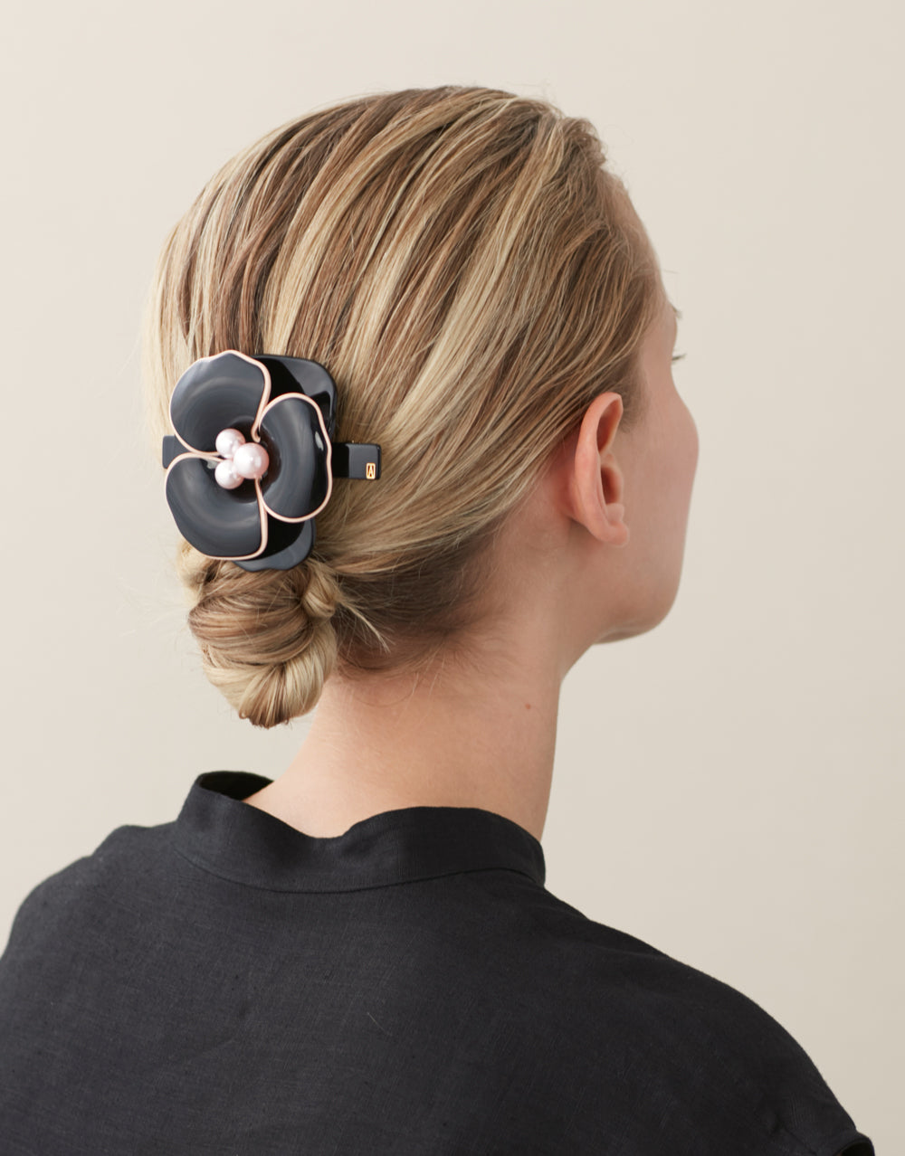 ALEXANDRE DE PARIS Camelia acetate barette