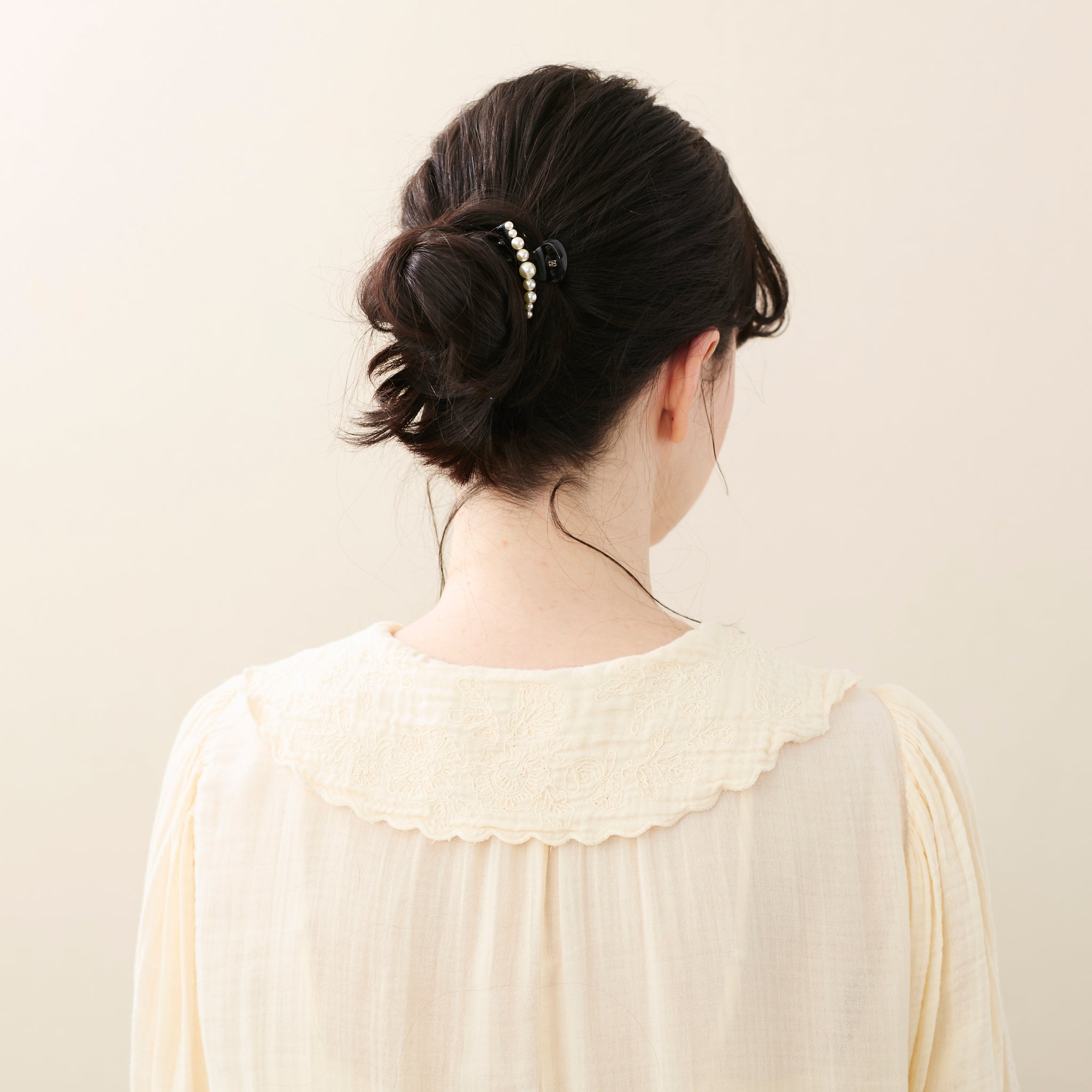 ALEXANDRE DE PARIS Pearl clip