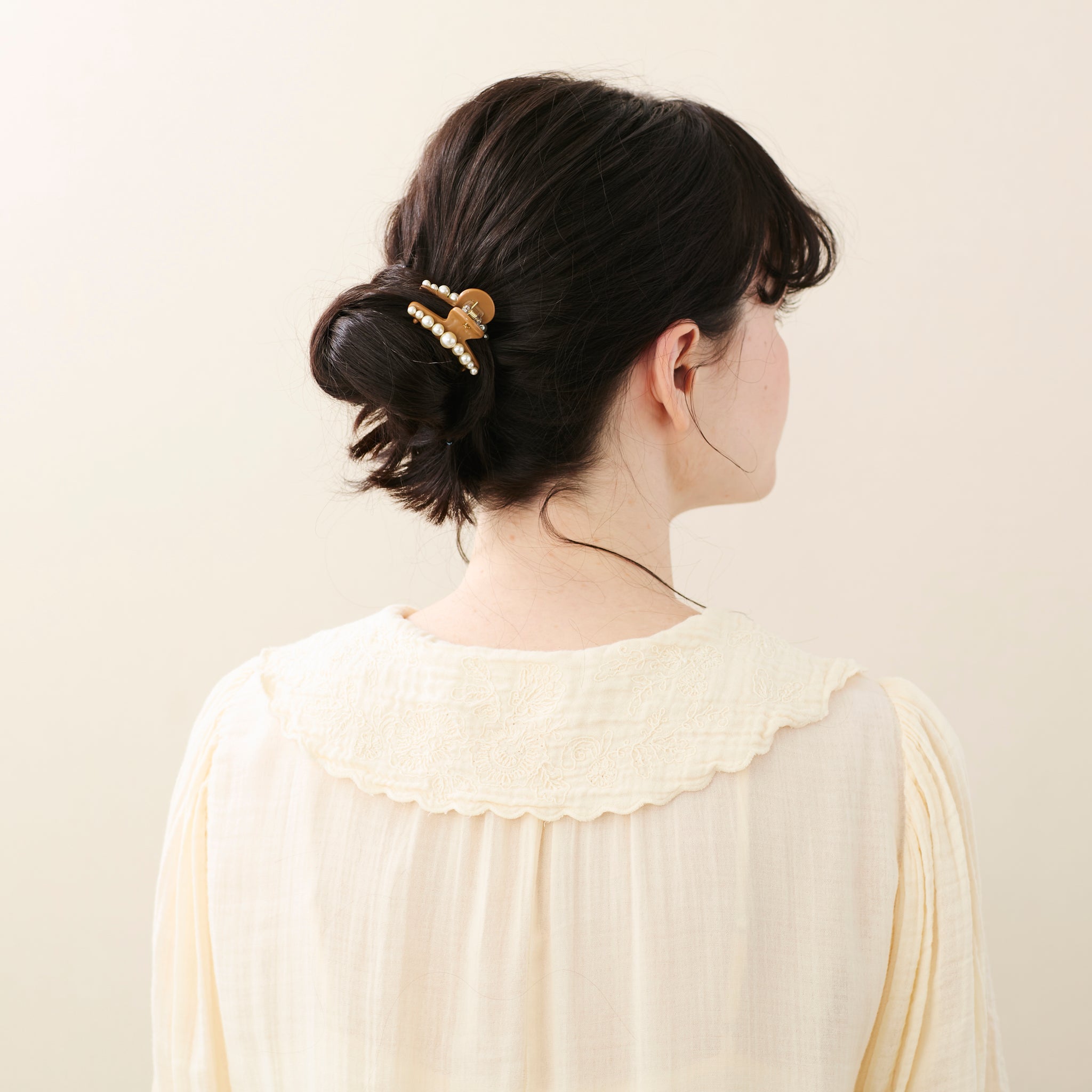 ALEXANDRE DE PARIS Pearl clip