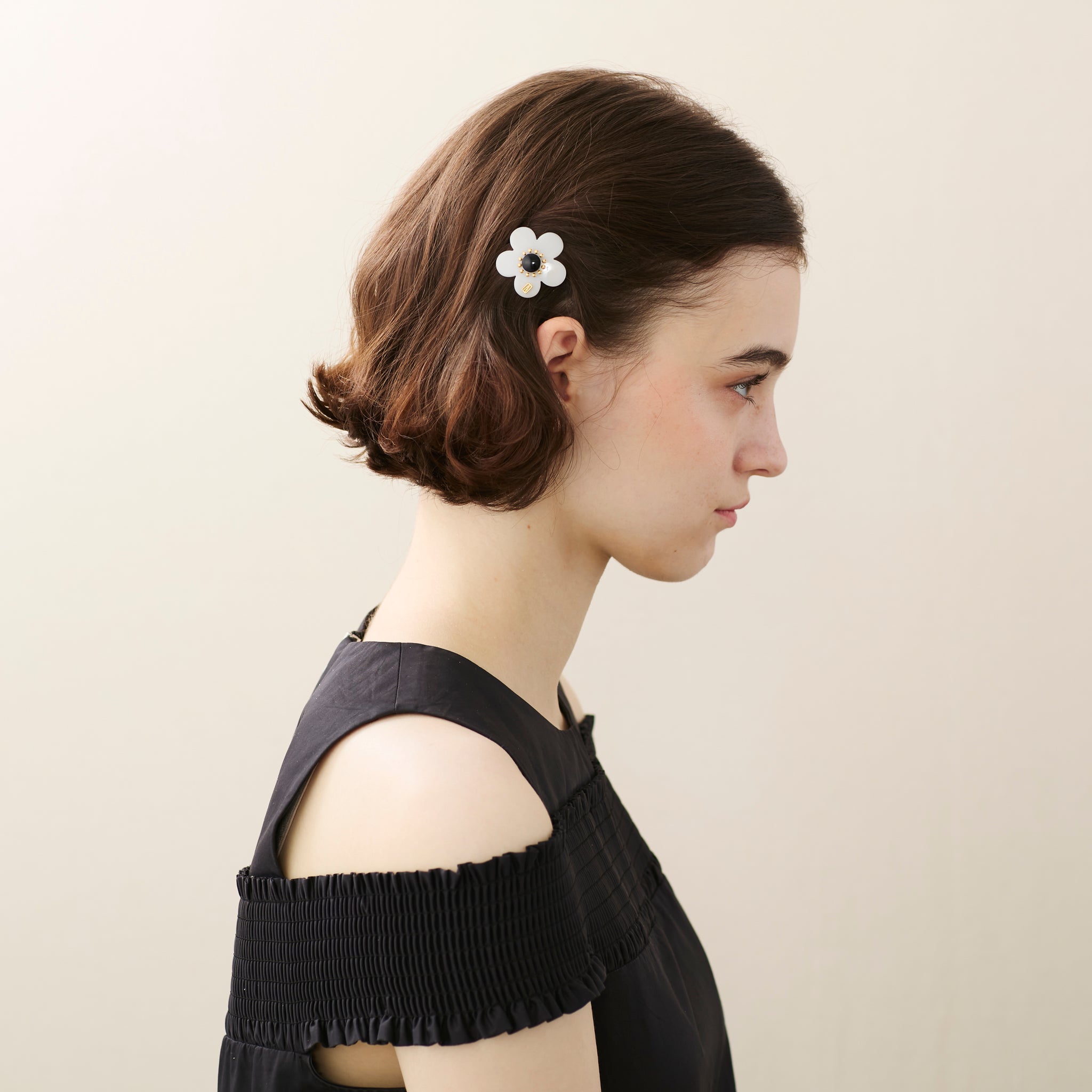 ALEXANDRE DE PARIS White Acetate Flower Side Barrette