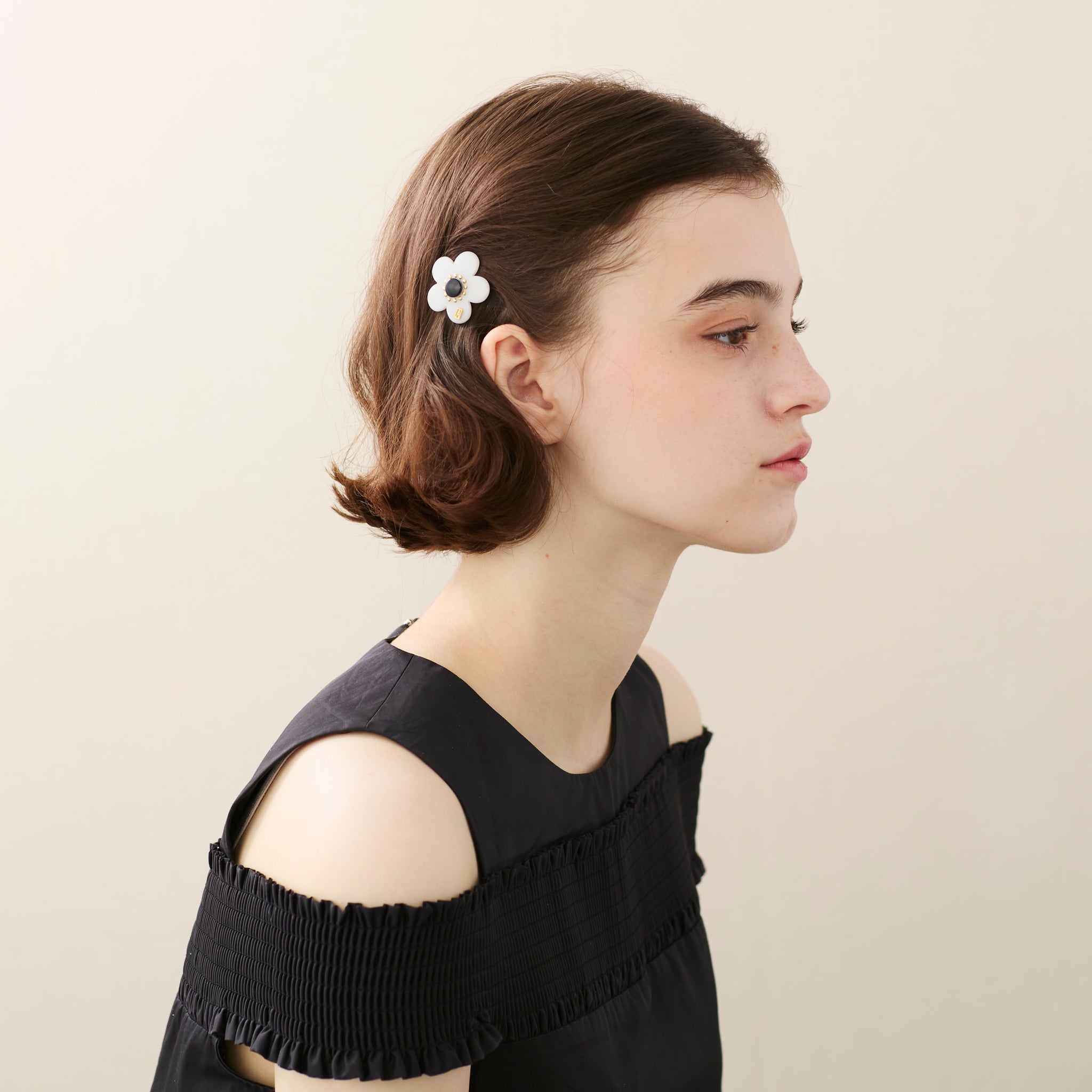 ALEXANDRE DE PARIS White Acetate Flower Side Barrette