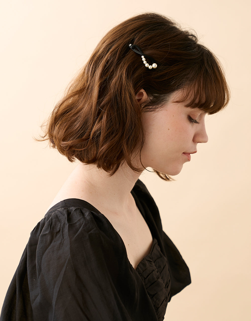 ALEXANDRE DE PARIS Pearl side hair barrette