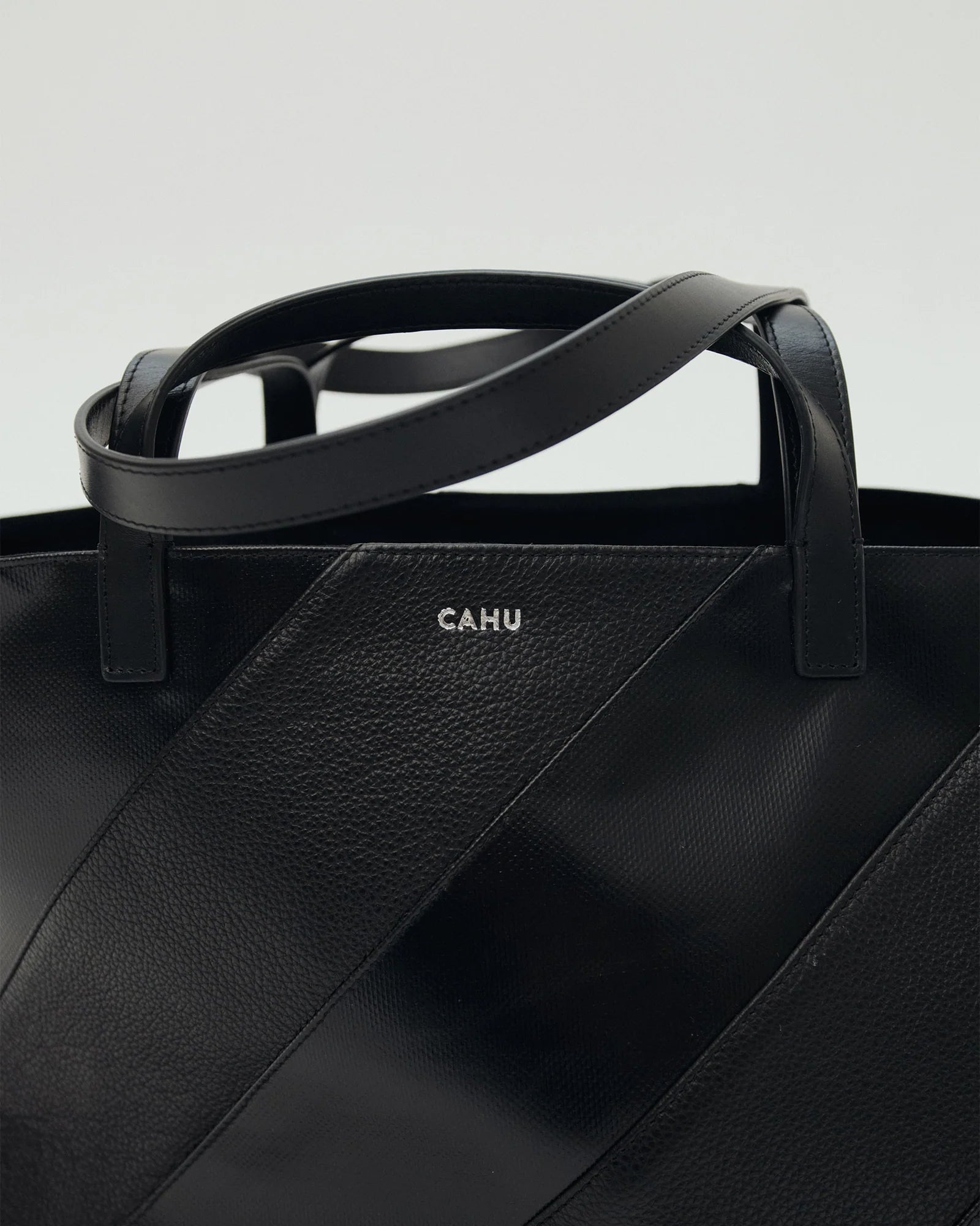 CAHU Le Pratique Stripped Medium Tote Bag