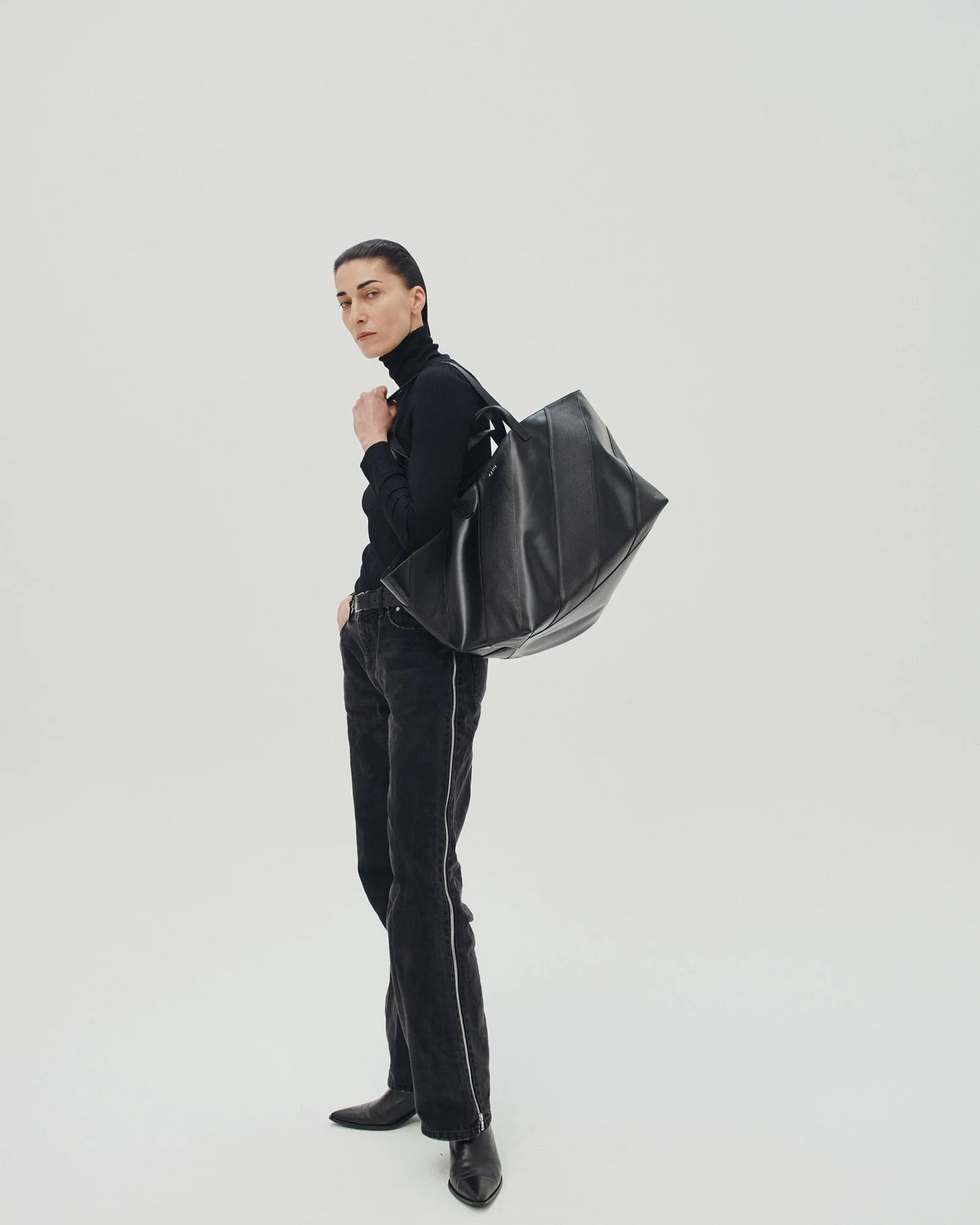 CAHU Le Pratique Stripped Medium Tote Bag