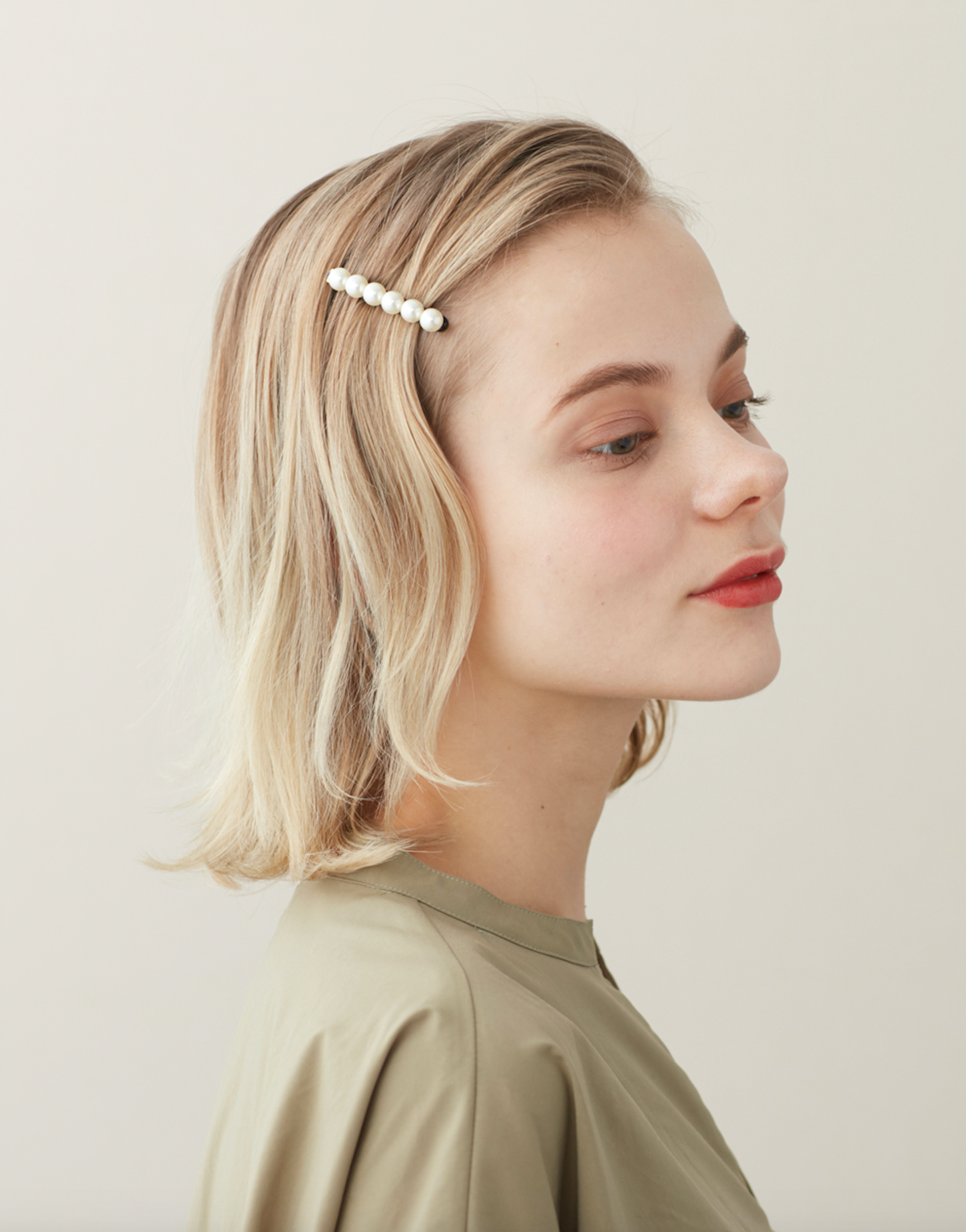 ALEXANDRE DE PARIS acetate and pearl side barette