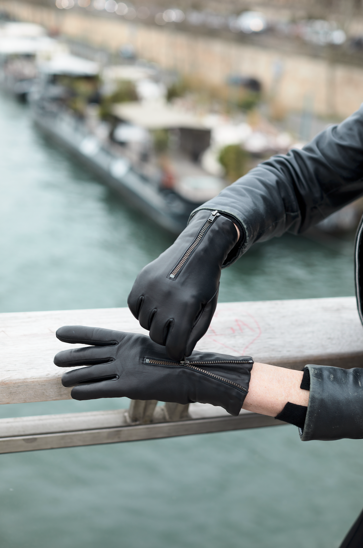 AGNELLE Jane Leather Zipper Gloves