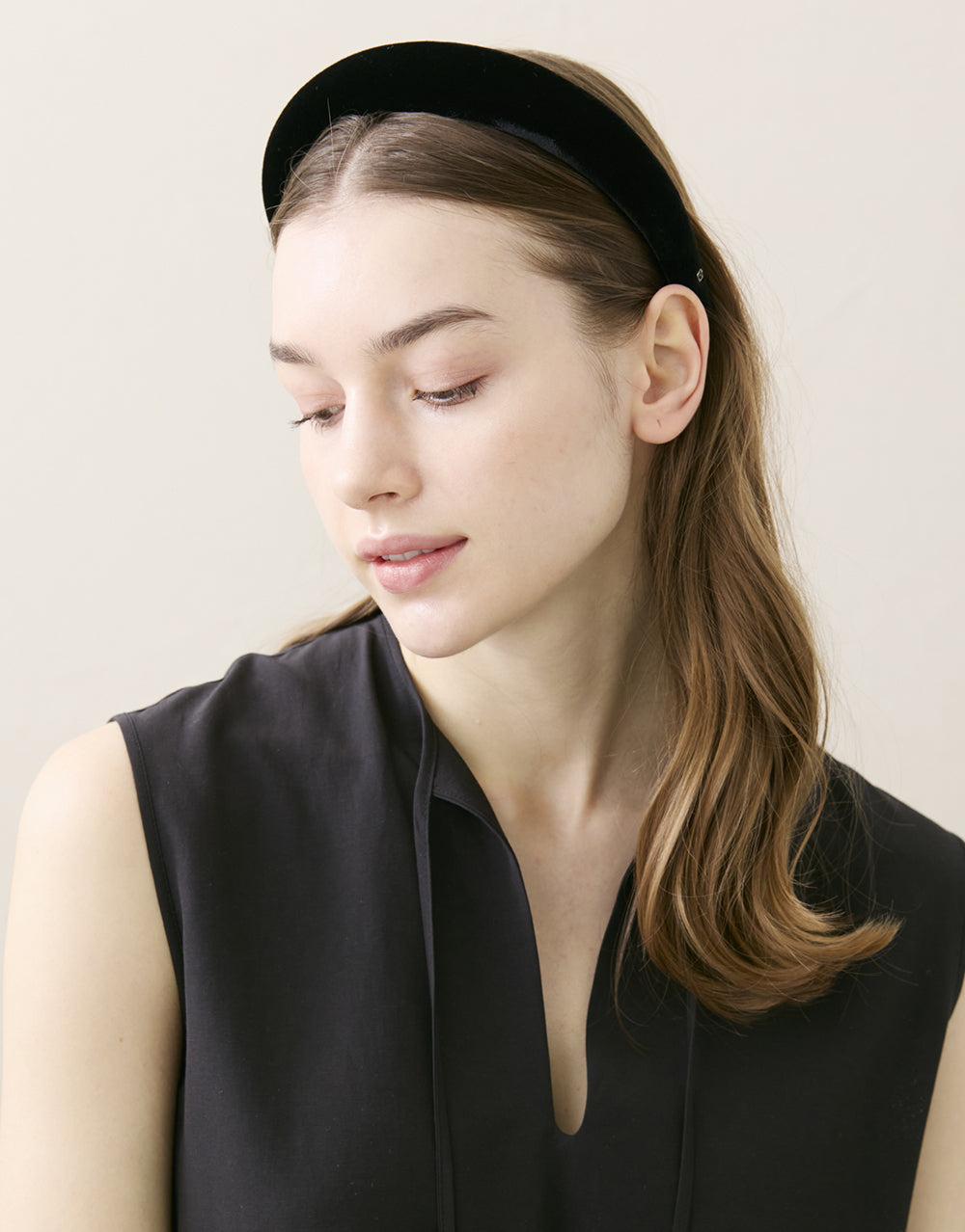 ALEXANDRE DE PARIS Victoria Padded Velvet Headband