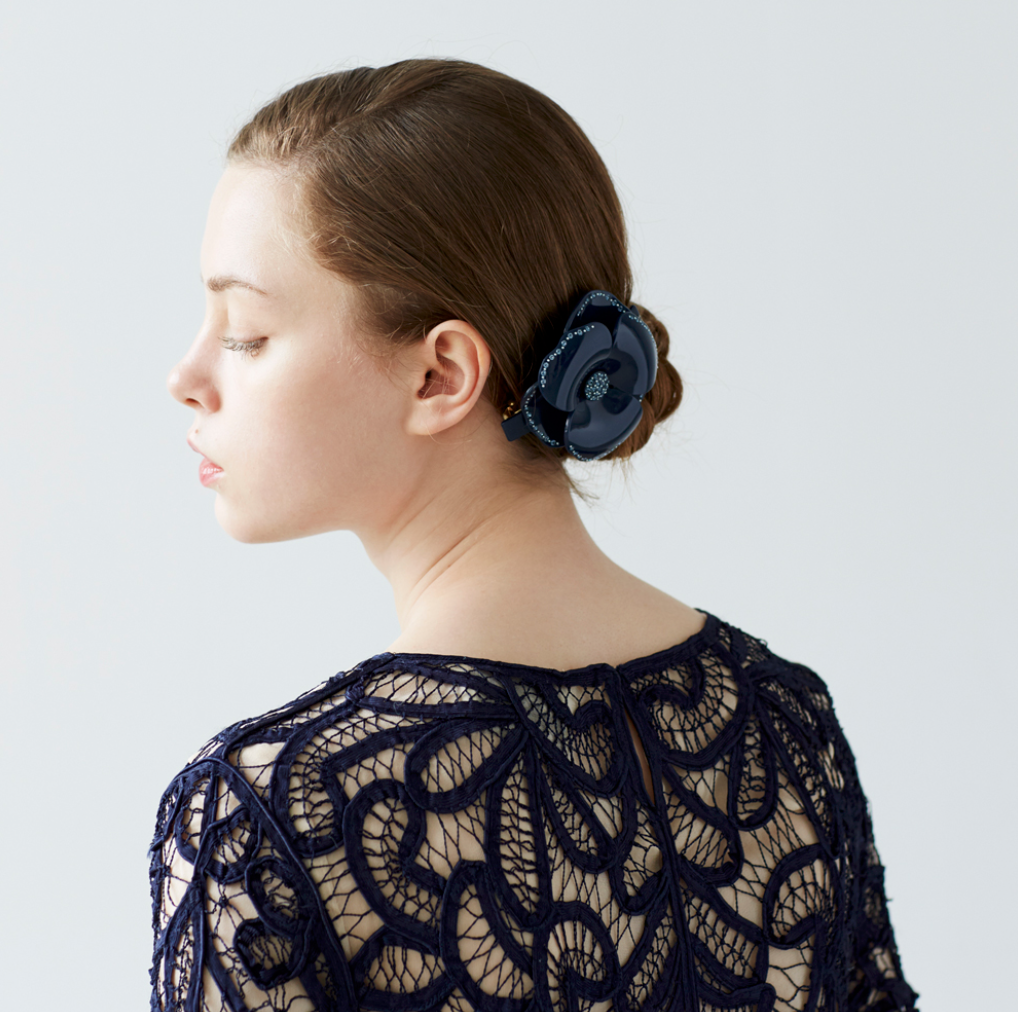 ALEXANDRE DE PARIS black Camelia barrette