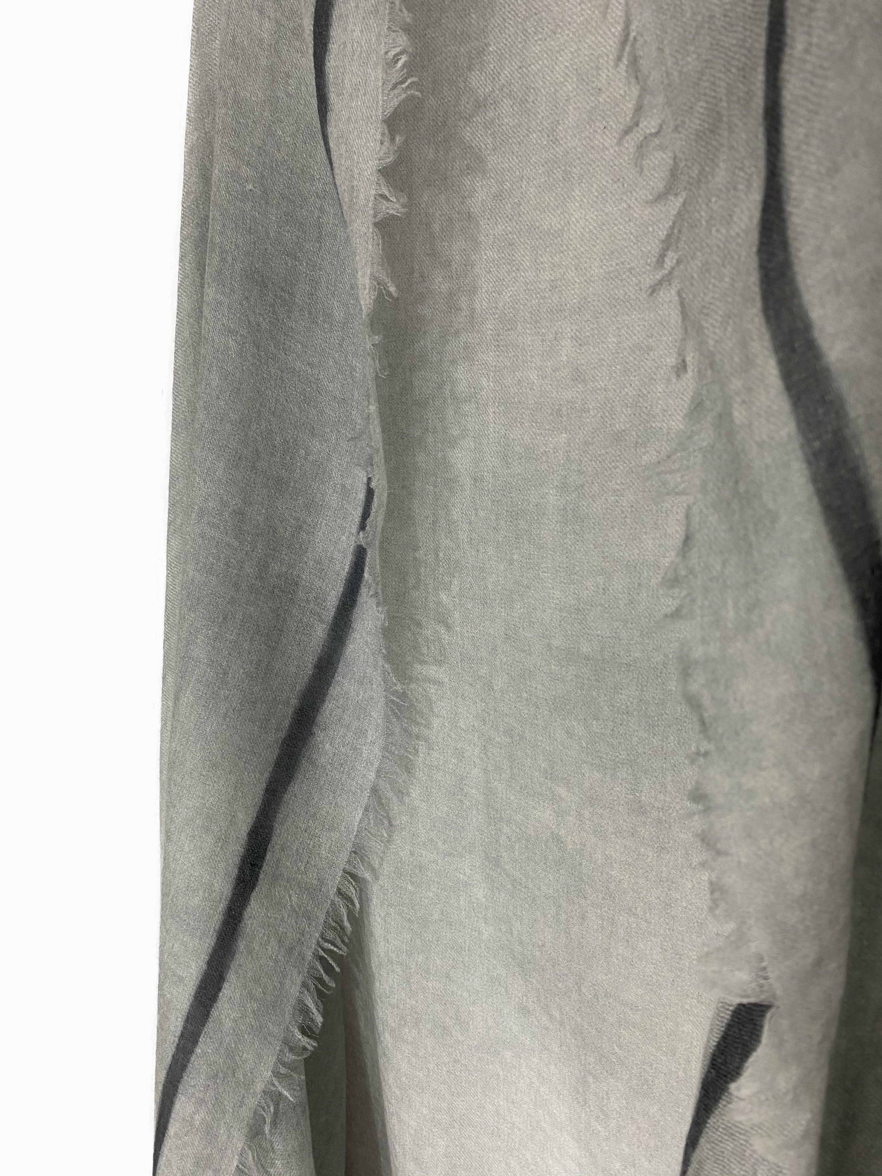 Ama Pure cashmere perla grey scarf
