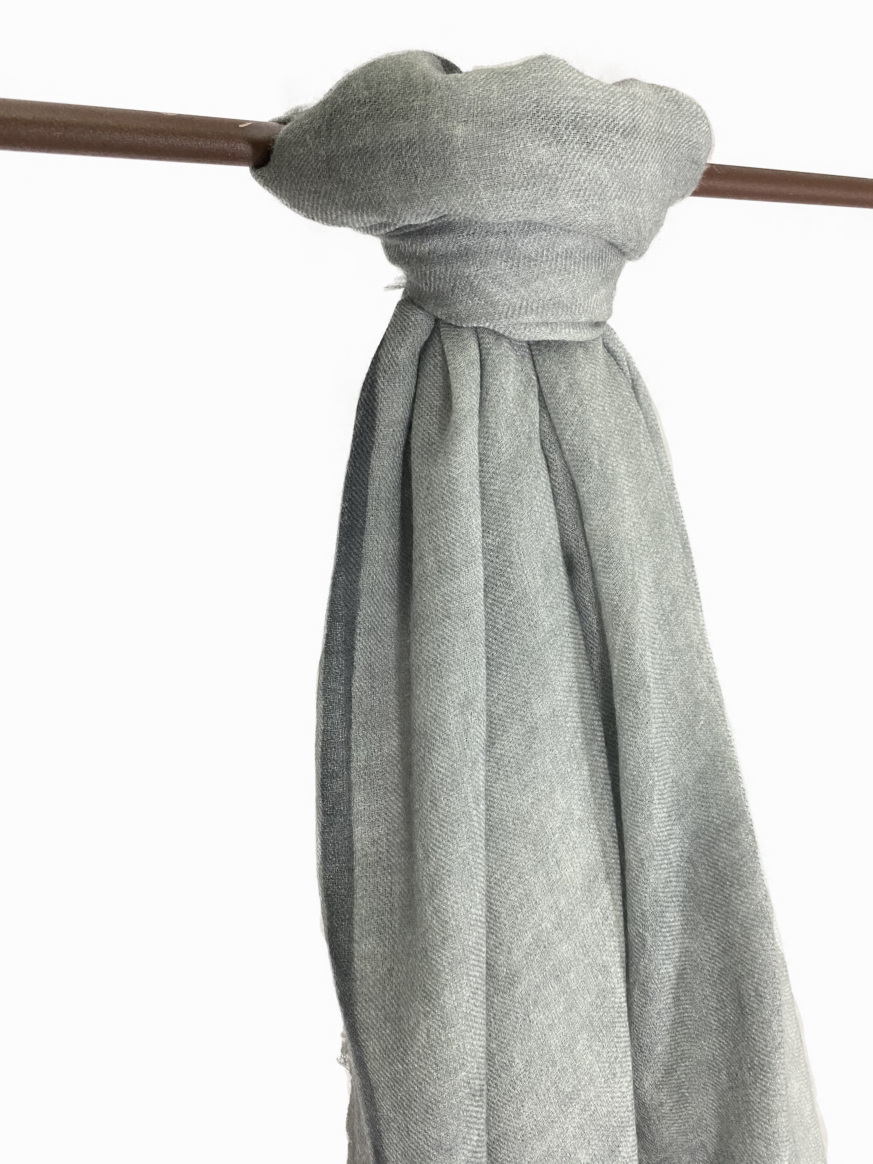Ama Pure cashmere perla grey scarf